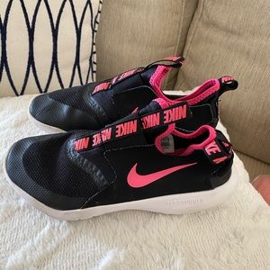 Used Nike shoes for girls perfect condition.